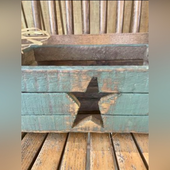 Distressed Wood Star Cutout Tote, Green - Picture 3 of 10